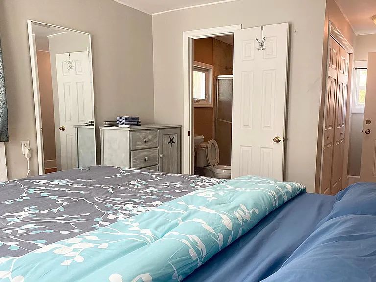 940 1/2 Locust St NE — Photo 10