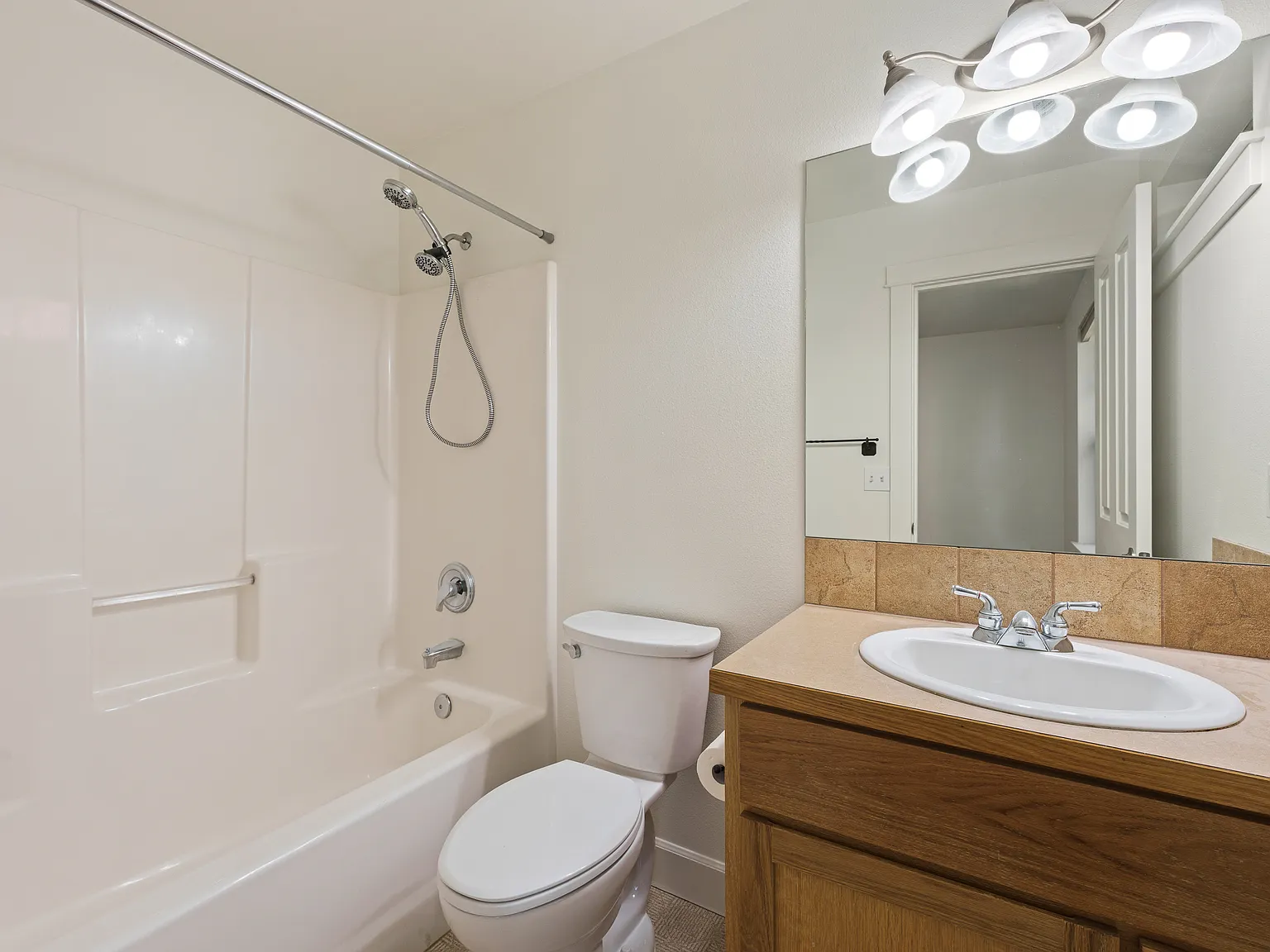 2 bed, $2,595 — Photo 2