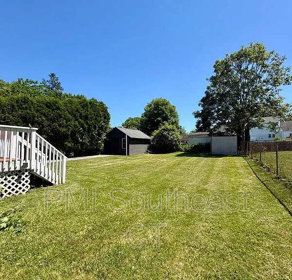 33 Country Club Rd — Photo 3