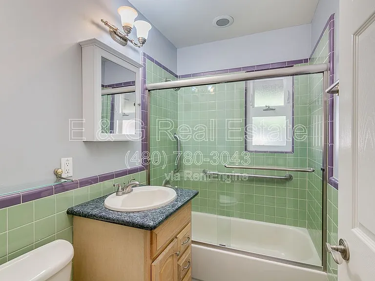526 E Flynn Ln — Photo 16
