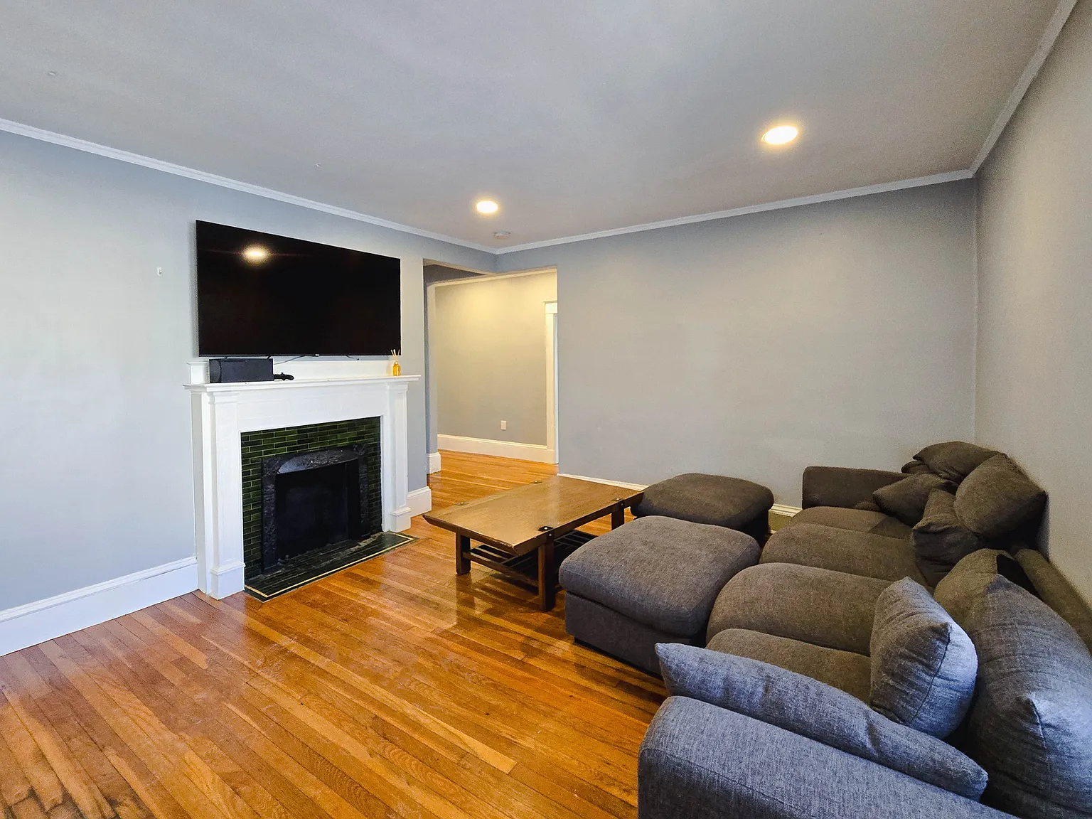 4 bed, 1500 sqft, $7,600 — Photo 1