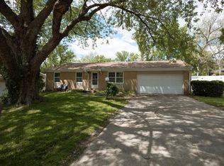 2717 Flintstone Dr, Saint Joseph, MO 64505