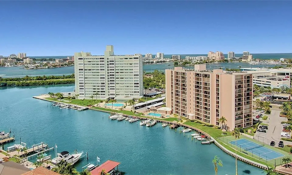 51 Island Way #104