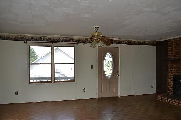 4th image of 21402 Lakeshore Dr