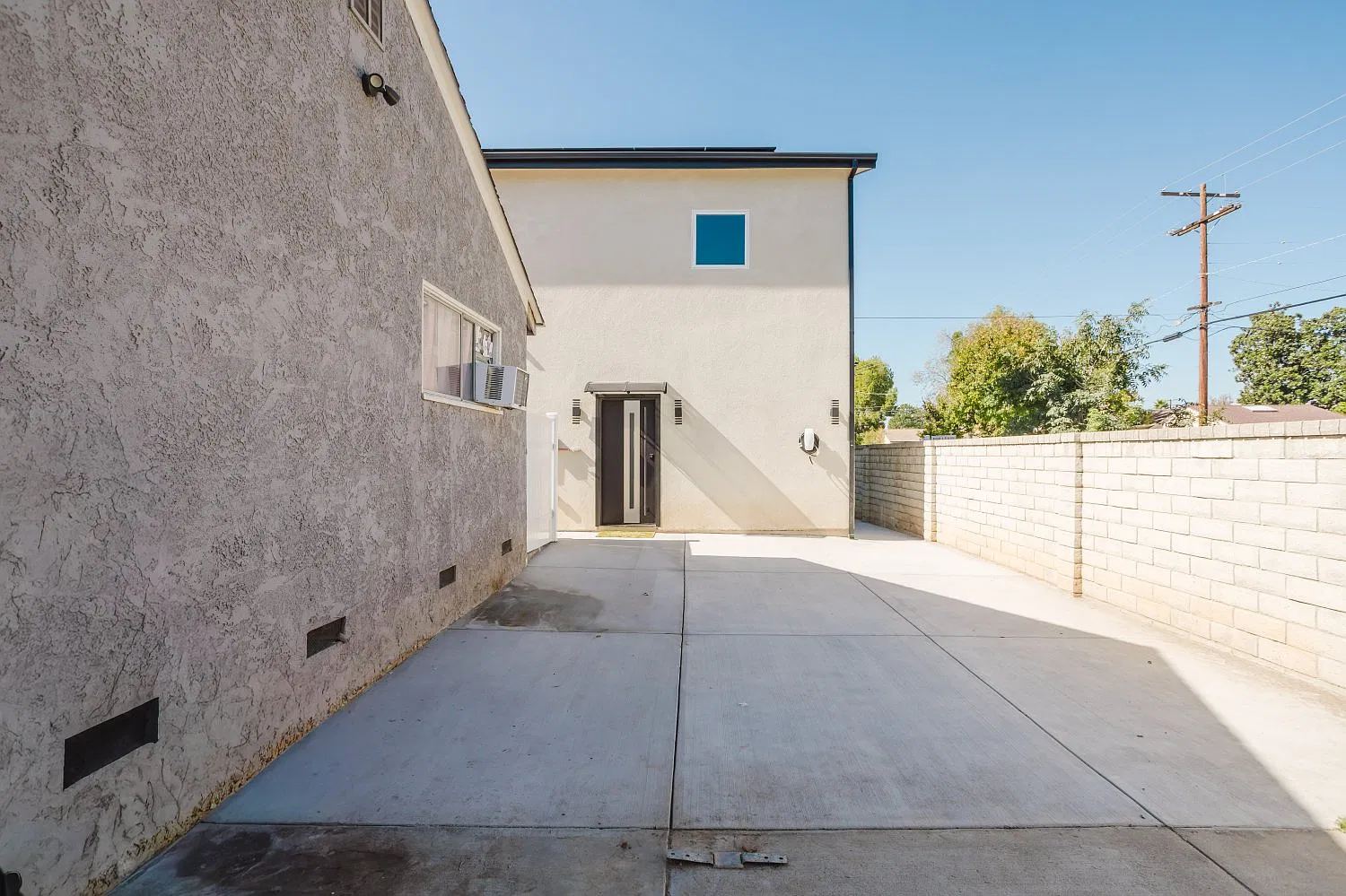 3 bed, 1400 sqft, $4,200 — Photo 1