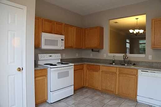 5th image of 212 Village Square Dr #1
