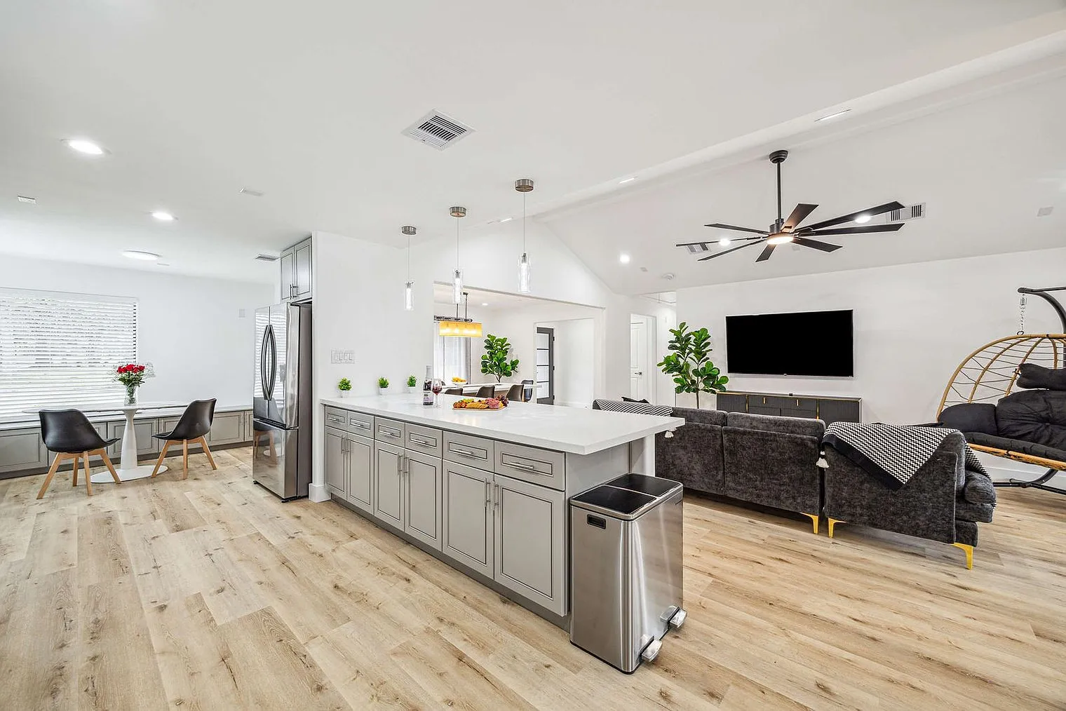 4 bed, 3.0 bath, 1883 sqft, $7,347 — Photo 3