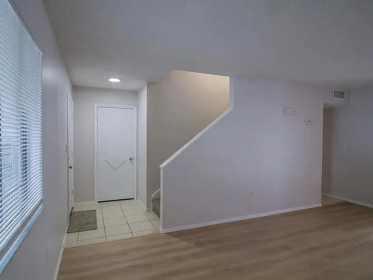 219 Debora Ct — Photo 5