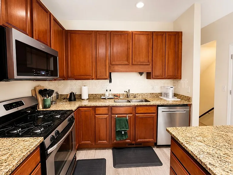 2503 S Calumet Ave — Photo 11