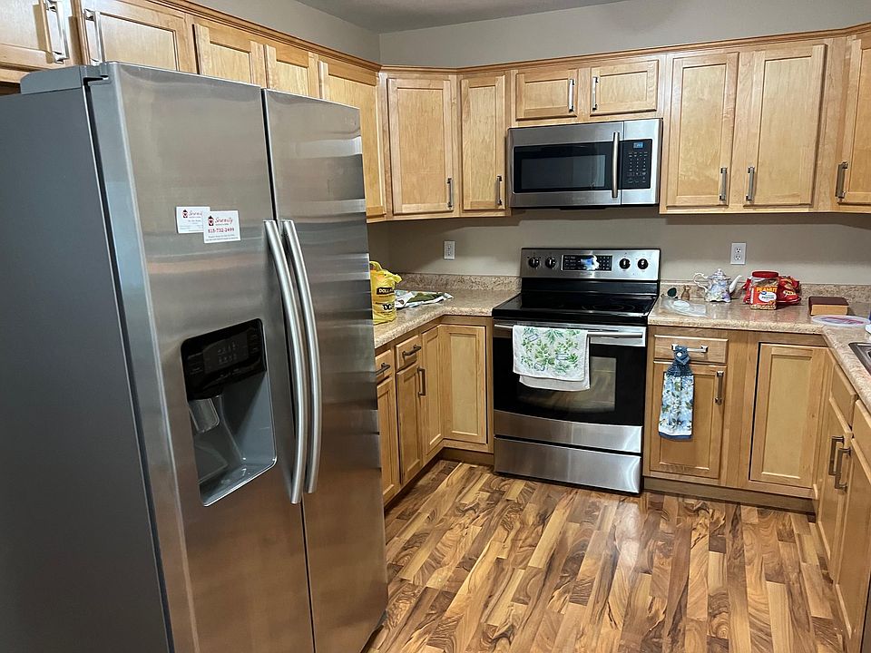 full size kitchen with newer appliances