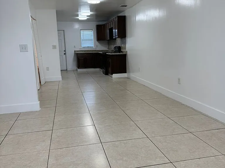 12040 SW 214th Ter — Photo 3
