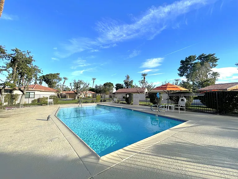 35 Malaga Dr — Photo 34