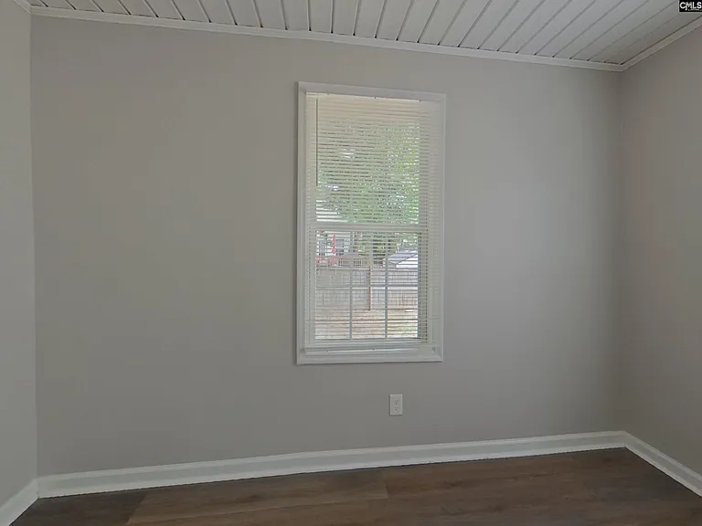 337 Montclaire Ln — Photo 16
