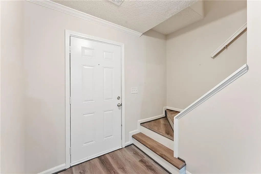 4 bed, 3.5 bath, 1548 sqft, $2,350 — Photo 2