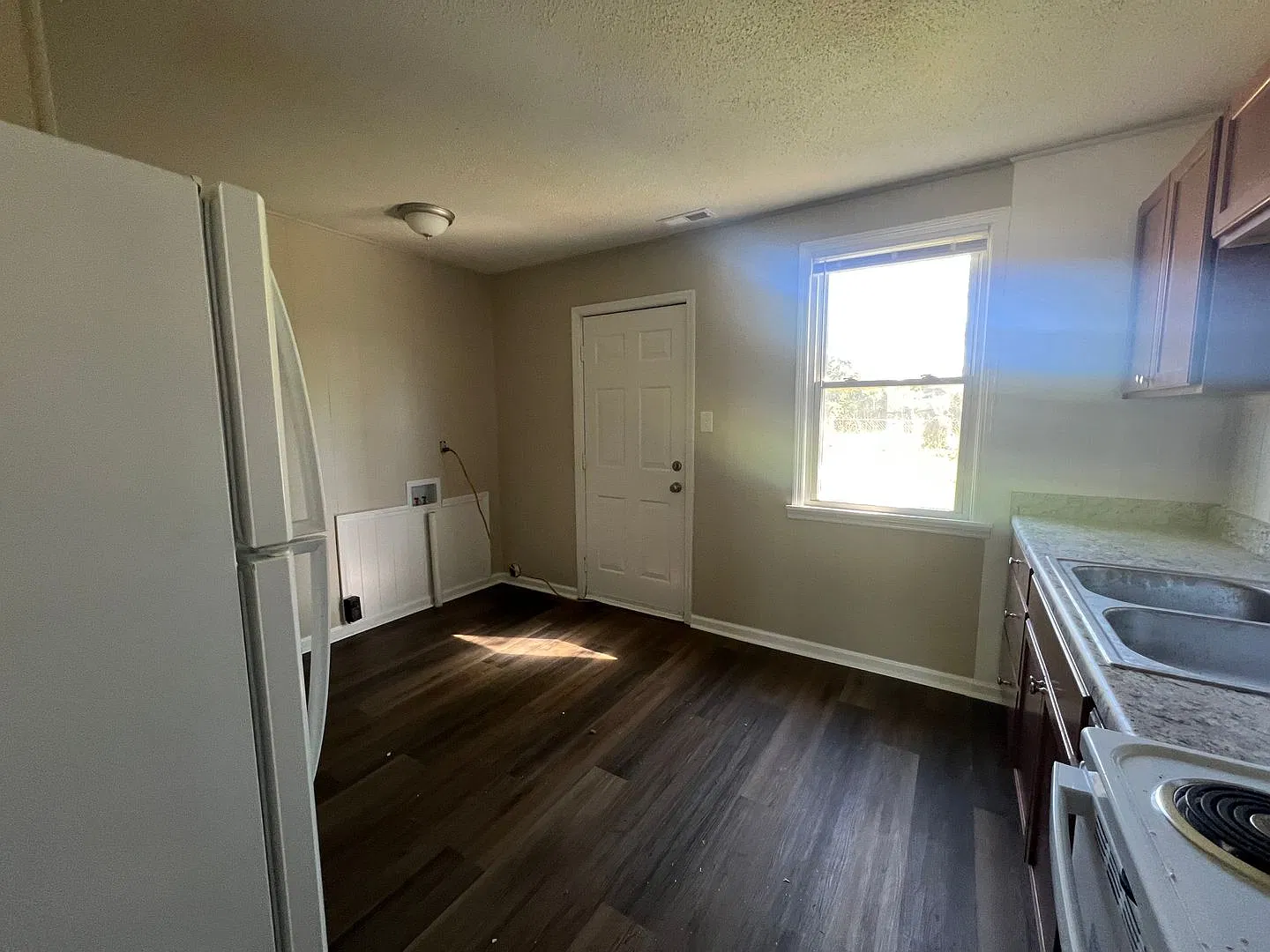 Cute 2 bedroom 1 bath duplex that is centrally located! — Photo 4