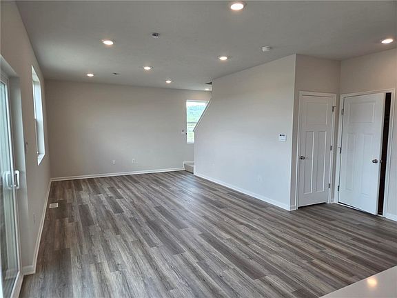 3rd image of 178 Laurel Hills Dr