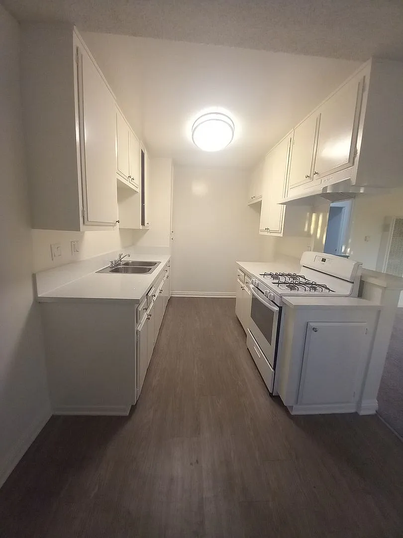 143 - Colima Villas Apartments — Photo 3
