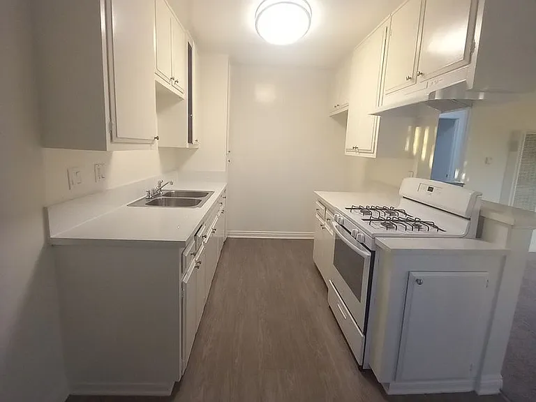 143 - Colima Villas Apartments — Photo 3