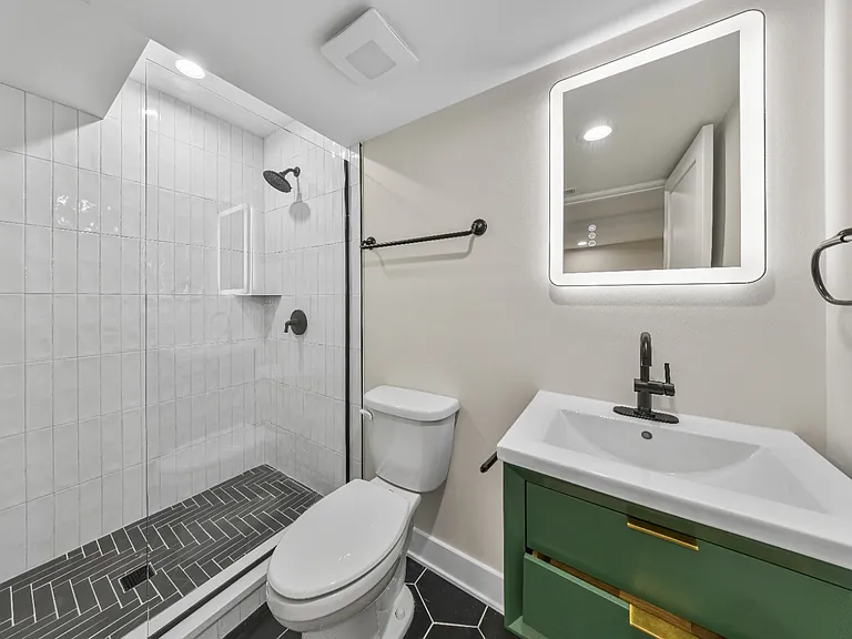 2257 N Sawyer Ave #G — Photo 16