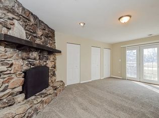 850 Edenwood Dr, Roselle, IL