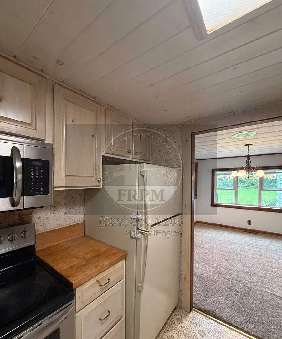 3 bed, 2.0 bath, 1407 sqft, $2,800 — Photo 2