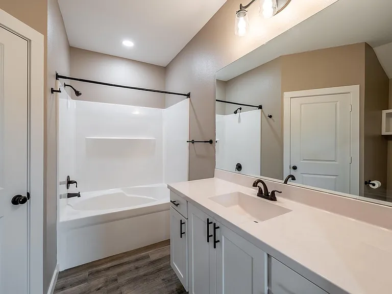 17115 Meadowview Ln — Photo 8