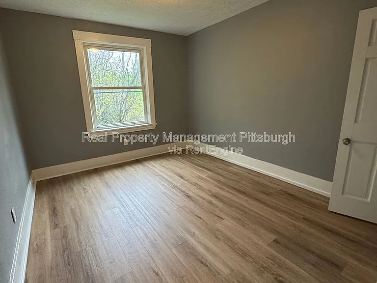 311 W Burgess St #1 — Photo 7