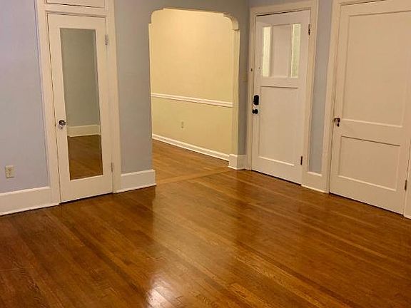 2nd image of 418 E 6th St #D