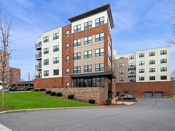 2nd image of 999 Hancock St Unit 303
