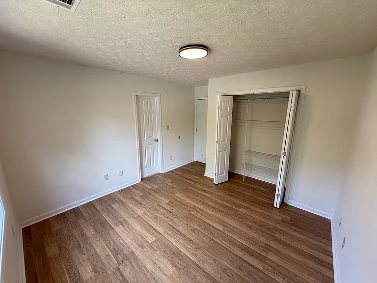 811 Kennesaw Dr — Photo 9