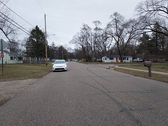5th image of 1008 Shumway Ave