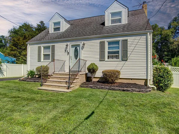 55 Woodside Ave, Hightstown, NJ 08520