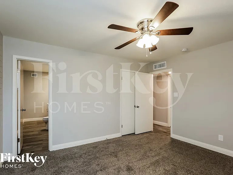 5361 N 61st Dr — Photo 7