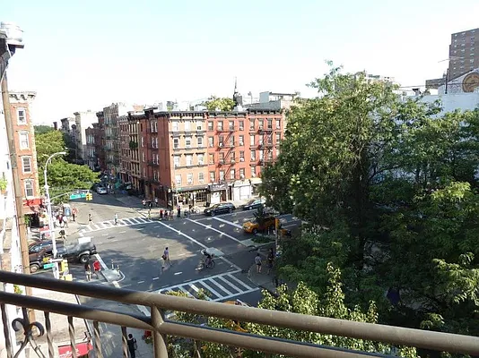 Rented by Chartwell Manhattan Realty | media 20