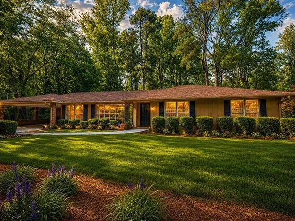 360 Barkshire Ln, Roswell, GA 30076