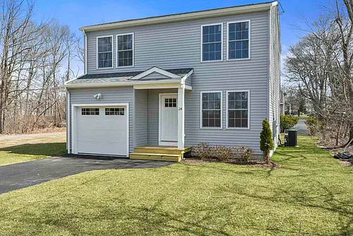 24 Blackburn St Photo 1