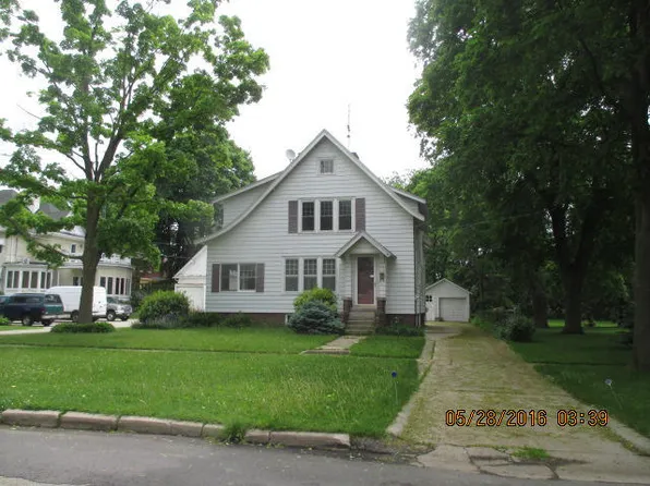 1007 S 9th St, Watertown, WI 53094