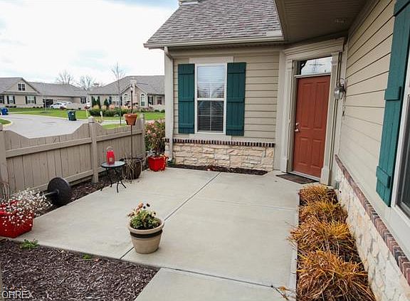 2nd image of 140 Quarry Lakes Dr