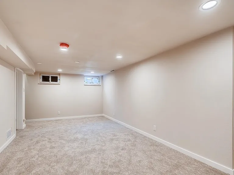 5760 Dudley St — Photo 21