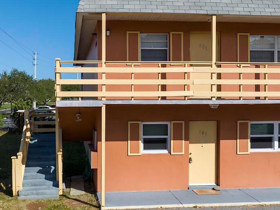 1st image of 400 Catalina Rd APT 101