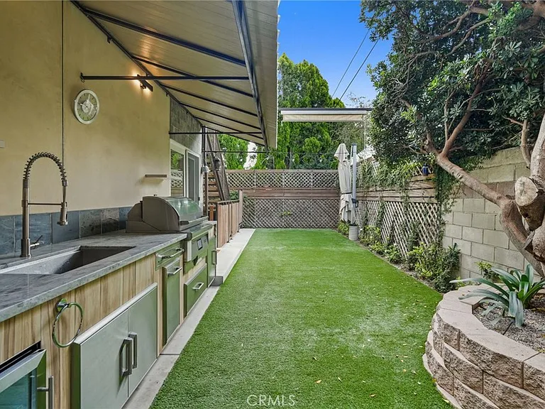 18748 Collins St — Photo 41