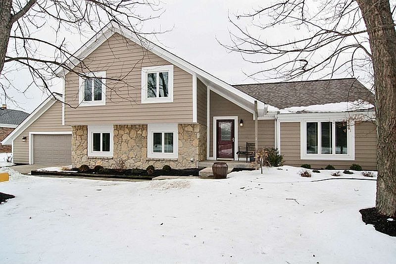 1st image of 9855 Lakeshore Dr E