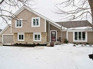 9855 Lakeshore Dr E, Carmel, IN 46033