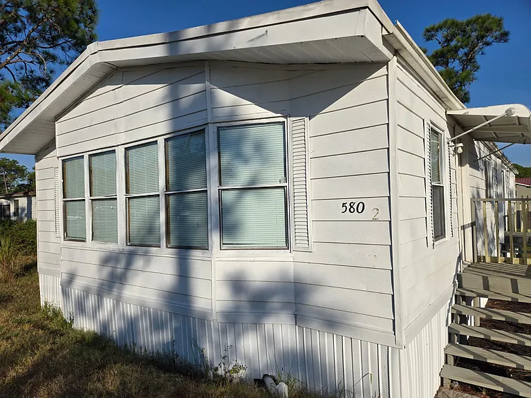 580 Anna Ave — Photo 2
