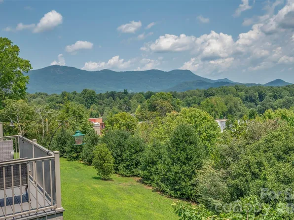 77 Chestnut St #305, Tryon, NC 28782