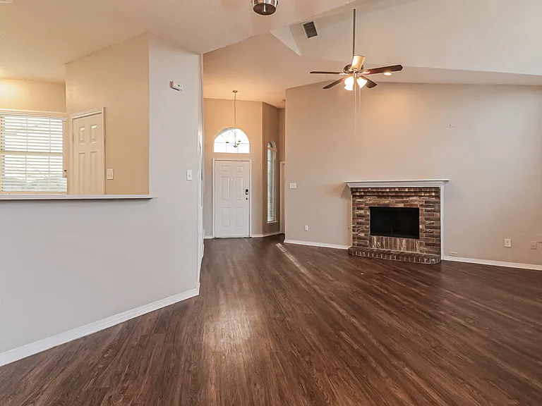 2840 Helen Ln — Photo 7