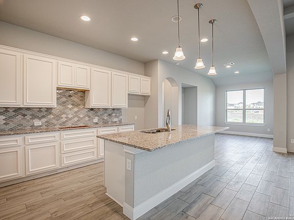 2nd image of 4916 Hunters Cove