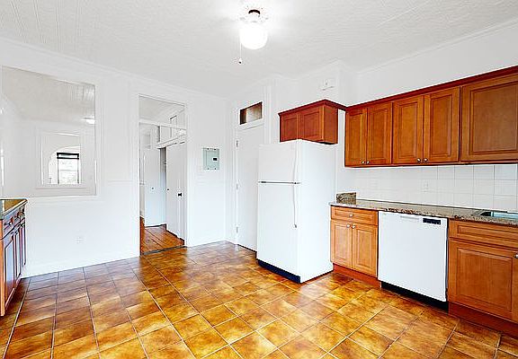4th image of 505 Henry St #3B