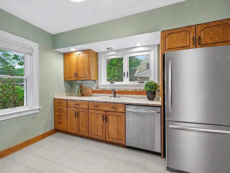 1512 E Olive St — Photo 11