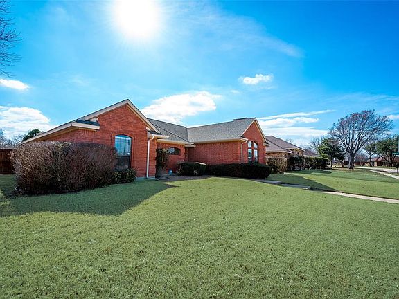 3rd image of 1904 Winona Dr